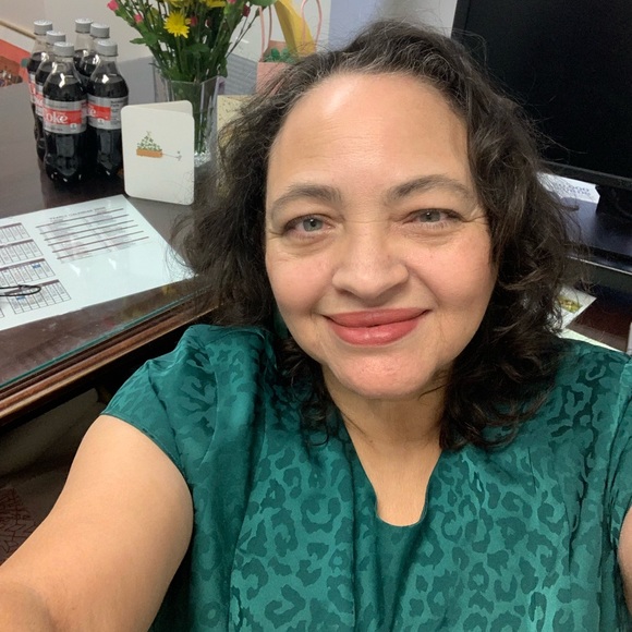 Meet your Posher, Lori - Picture 1 of 1